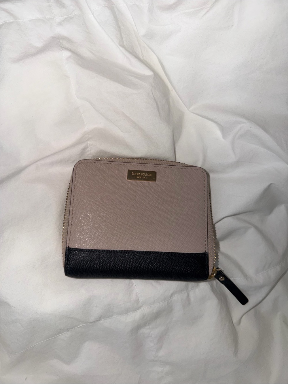 KATE SPADE Laurel Way
Leather Medium Zip Around Wallet
Black & Taupe